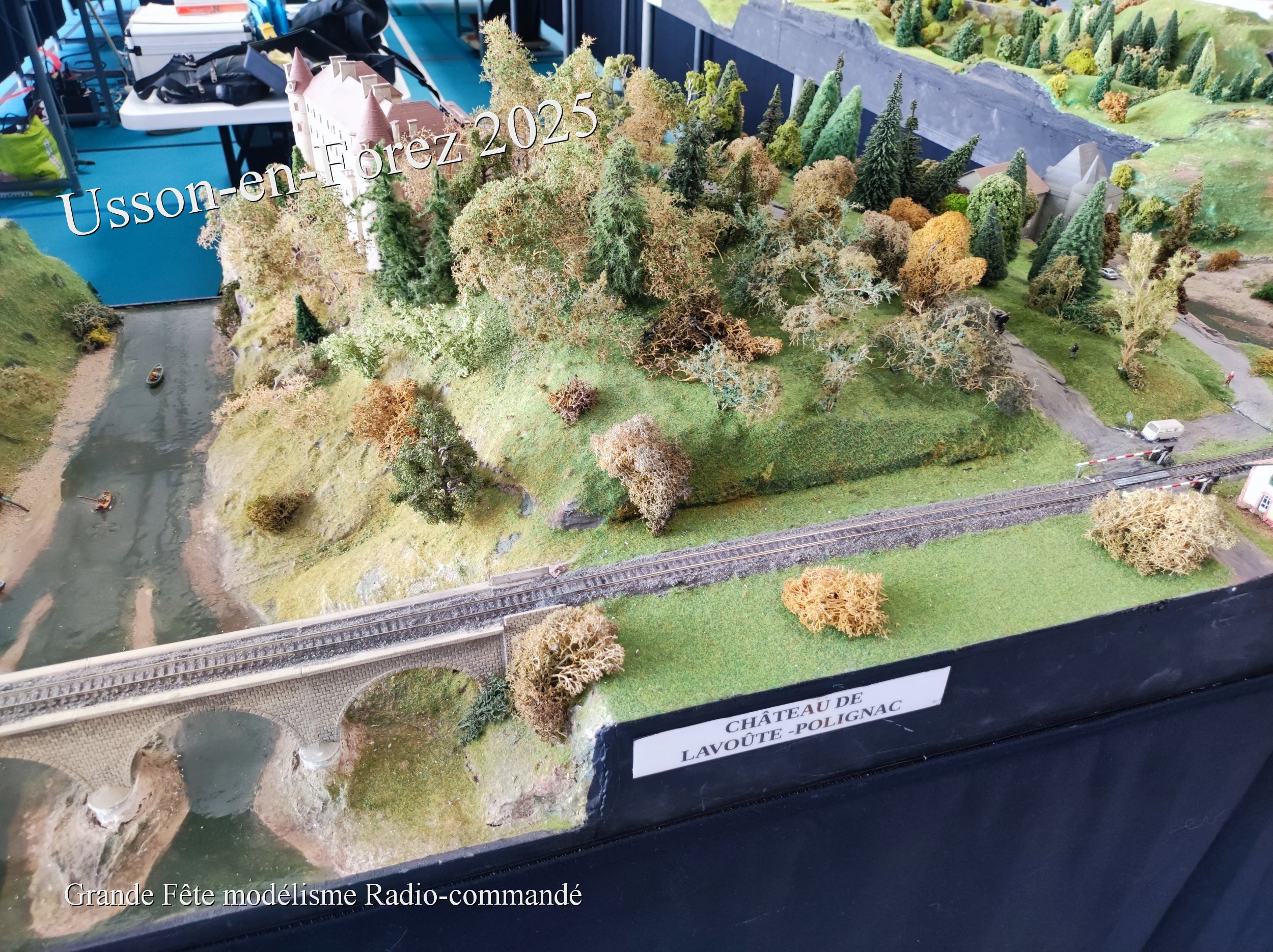 02 - Train Lavoute Polignac.jpg